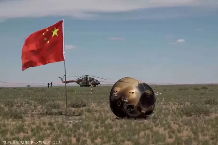 Återinträdesmodulen från Kinas historiska Chang'e-6 månuppdrag landade på jorden den 25 juni 2024. CCTV