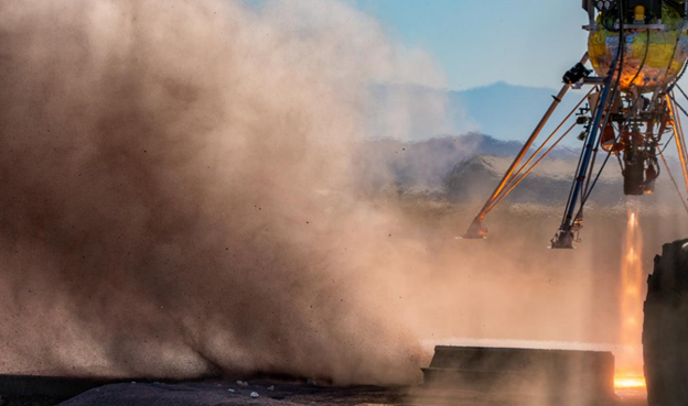 Testing plume scouring effects with a lunar regolith simulant and Masten’s Xodiac rocket in Mojave, CA. Foto: MASTEN
